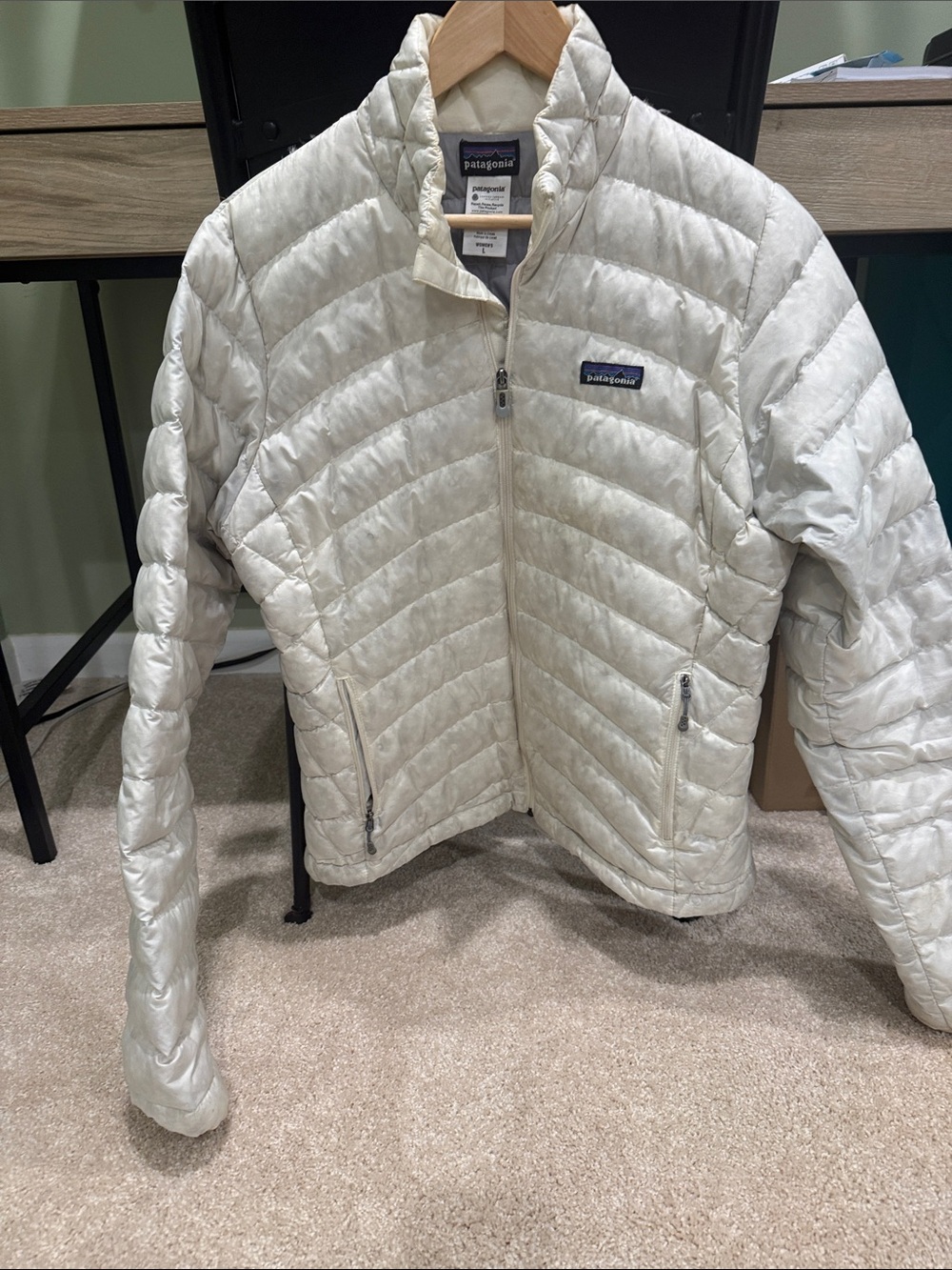 Patagonia Men's Off-White Quilted Down Puffer Jacket